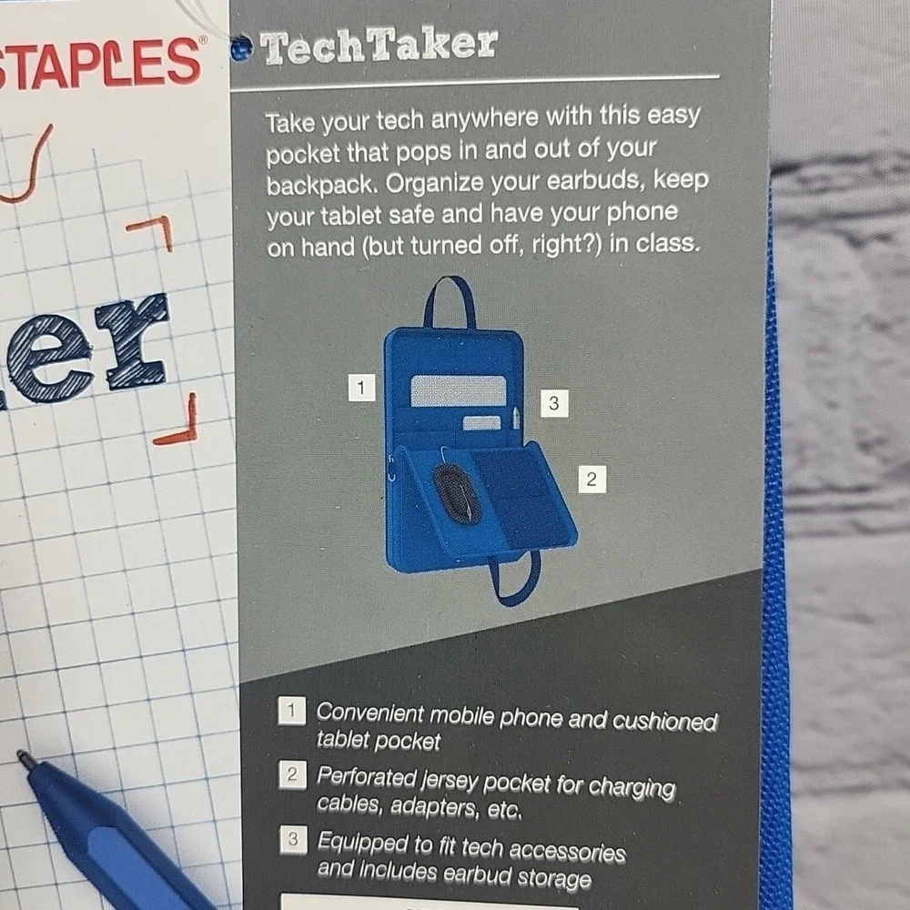 Rare Staples TechTaker Cushioned Phone Tablet Pocket Student Tote‎ Blue 2016 NWT